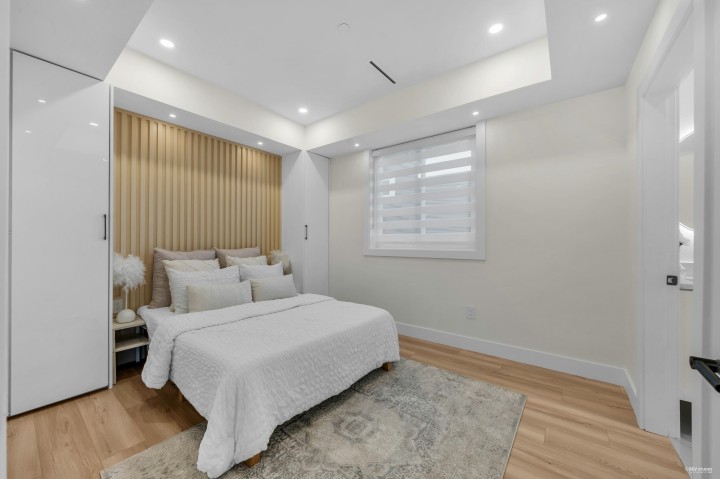 Photo 17 at 2 - 2705 East 3rd Avenue, Renfrew VE, Vancouver East