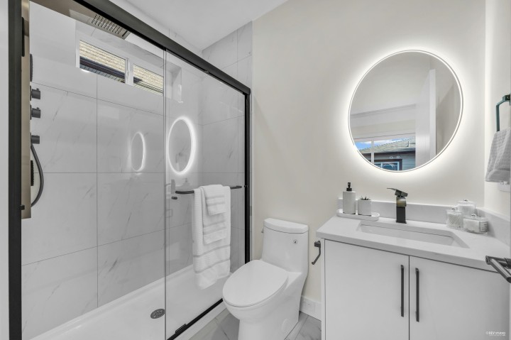 Photo 16 at 2 - 2705 East 3rd Avenue, Renfrew VE, Vancouver East