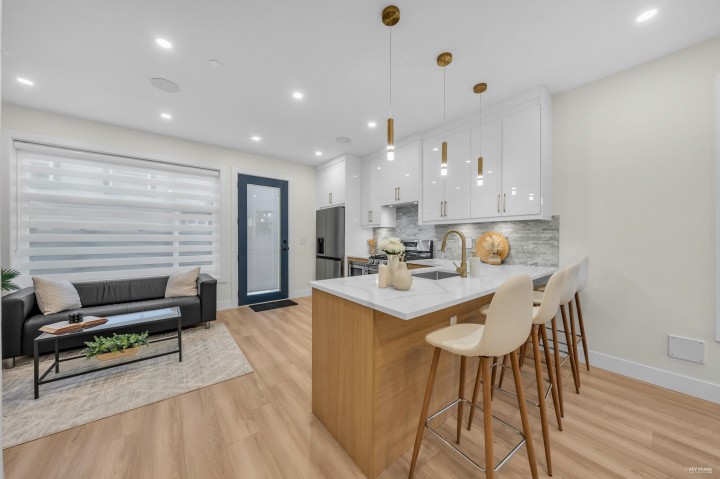 Photo 5 at 2 - 2705 East 3rd Avenue, Renfrew VE, Vancouver East