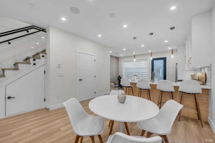 Photo 9 at 2 - 2705 East 3rd Avenue, Renfrew VE, Vancouver East