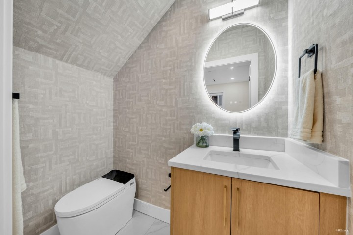 Photo 10 at 2 - 2705 East 3rd Avenue, Renfrew VE, Vancouver East