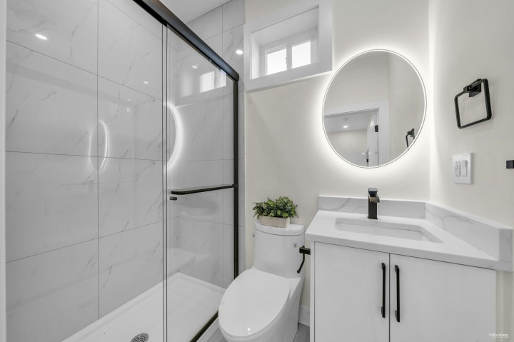 Photo 14 at 2 - 2705 East 3rd Avenue, Renfrew VE, Vancouver East