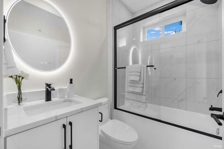 Photo 18 at 2 - 2705 East 3rd Avenue, Renfrew VE, Vancouver East