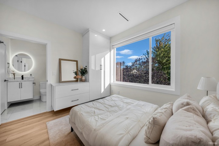 Photo 15 at 2 - 2705 East 3rd Avenue, Renfrew VE, Vancouver East