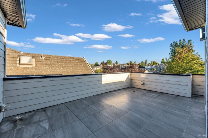 Photo 19 at 2 - 2705 East 3rd Avenue, Renfrew VE, Vancouver East