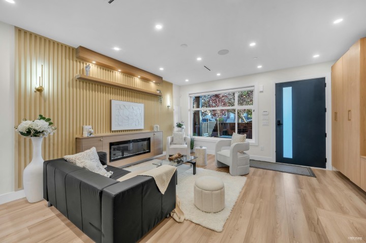 Photo 4 at 2 - 2705 East 3rd Avenue, Renfrew VE, Vancouver East