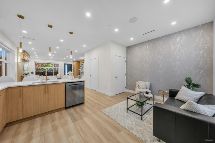 Photo 8 at 2 - 2705 East 3rd Avenue, Renfrew VE, Vancouver East