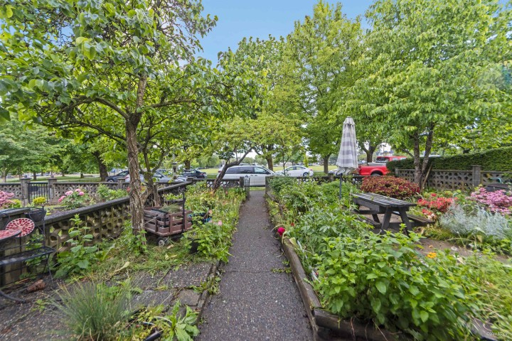 Photo 3 at 7396 Sherbrooke Street, South Vancouver, Vancouver East