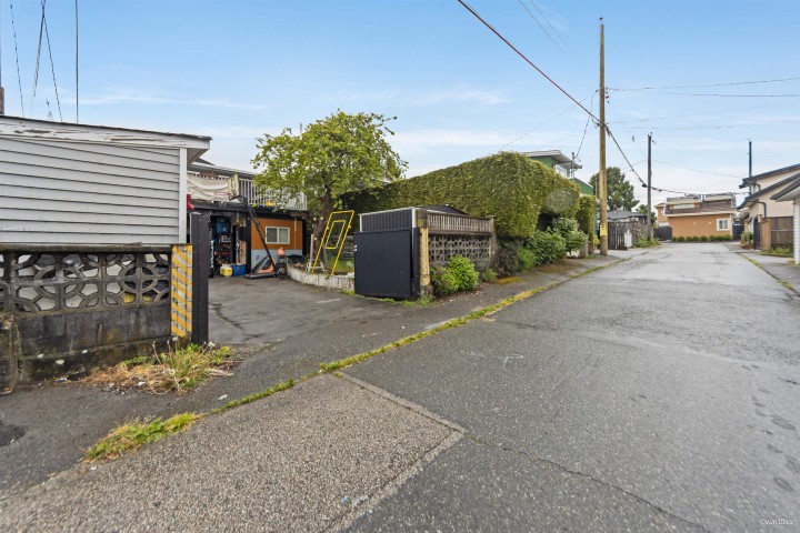 Photo 38 at 7396 Sherbrooke Street, South Vancouver, Vancouver East