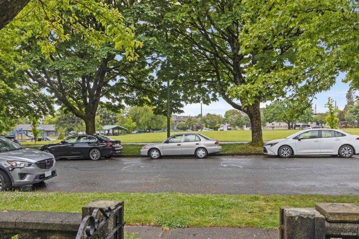 Photo 4 at 7396 Sherbrooke Street, South Vancouver, Vancouver East