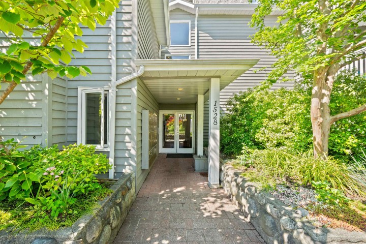 Photo 1 at 204 - 1528 Bowser Avenue, Norgate, North Vancouver
