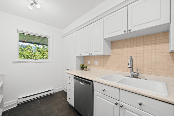 Photo 10 at 204 - 1528 Bowser Avenue, Norgate, North Vancouver