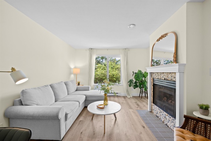 Photo 4 at 204 - 1528 Bowser Avenue, Norgate, North Vancouver