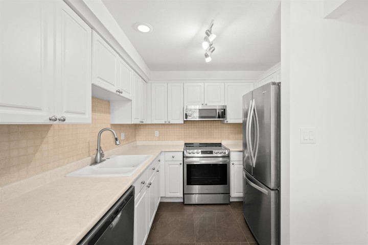 Photo 8 at 204 - 1528 Bowser Avenue, Norgate, North Vancouver