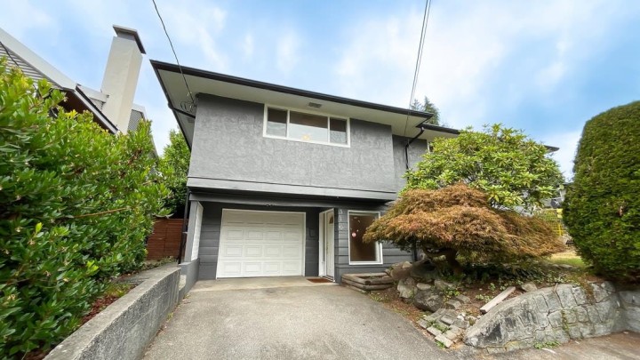 Photo 1 at 316 W Queens Road, Upper Lonsdale, North Vancouver