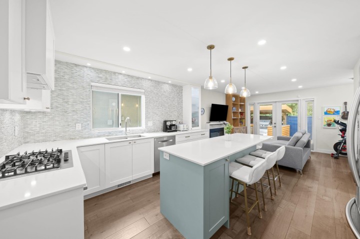 Photo 9 at 860 Ruckle Court, Roche Point, North Vancouver