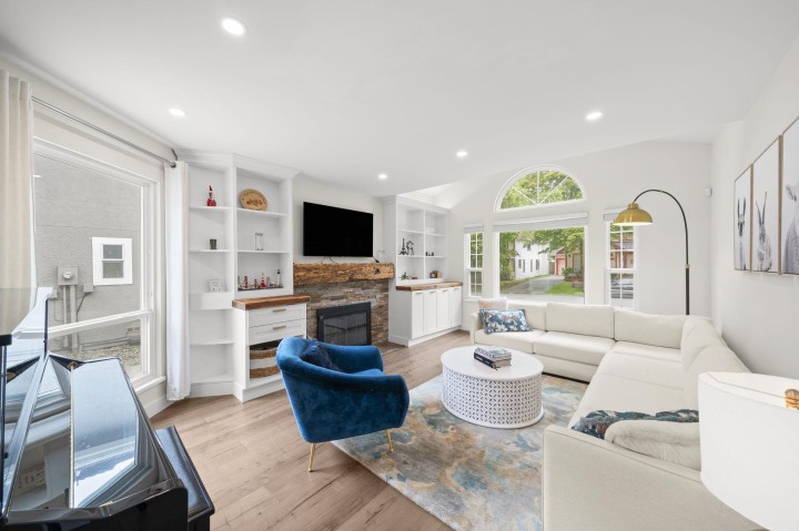 Photo 4 at 860 Ruckle Court, Roche Point, North Vancouver