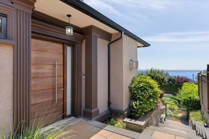 Photo 3 at 2171 Queens Avenue, Queens, West Vancouver