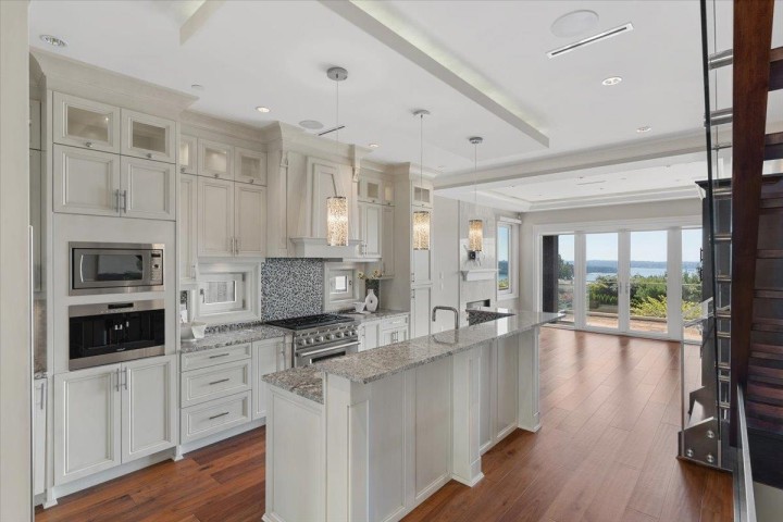 Photo 10 at 2171 Queens Avenue, Queens, West Vancouver