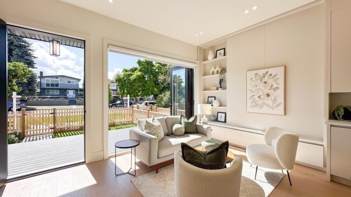 Photo 2 at 2919 Charles Street, Renfrew VE, Vancouver East