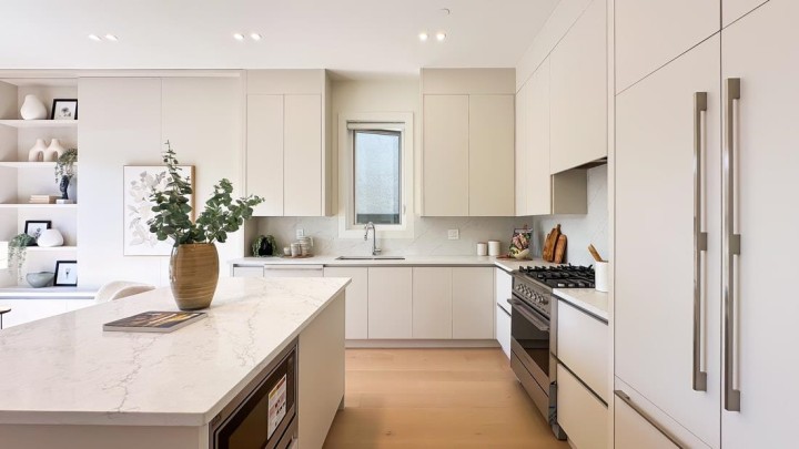 Photo 3 at 2919 Charles Street, Renfrew VE, Vancouver East