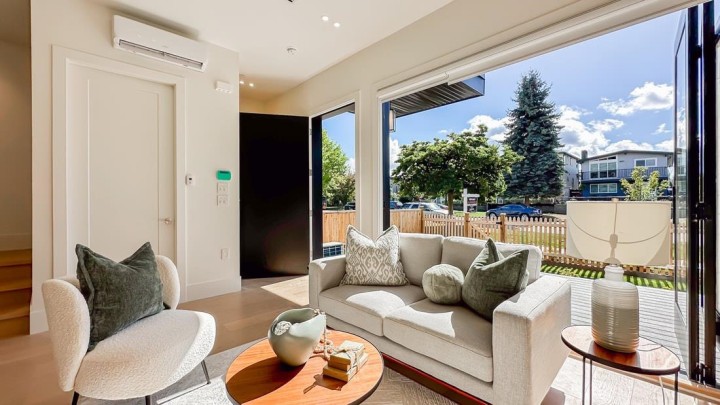 Photo 4 at 2919 Charles Street, Renfrew VE, Vancouver East