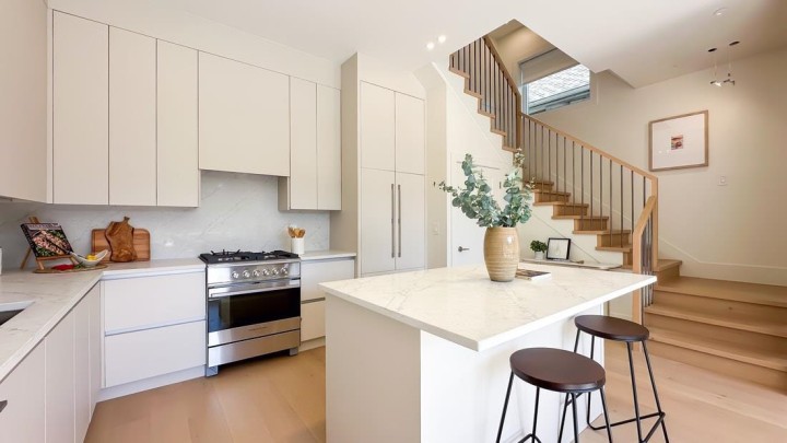 Photo 8 at 2919 Charles Street, Renfrew VE, Vancouver East