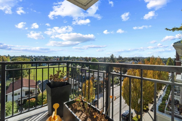 Photo 9 at 654 - 1483 E King Edward Avenue, Knight, Vancouver East