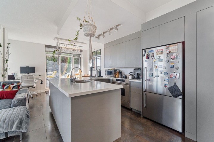 Photo 4 at 654 - 1483 E King Edward Avenue, Knight, Vancouver East