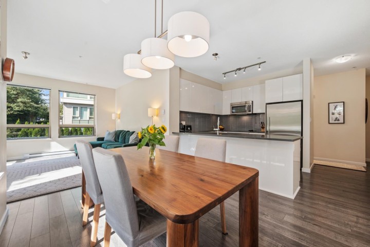 Photo 5 at 206 - 2665 Mountain Highway, Lynn Valley, North Vancouver