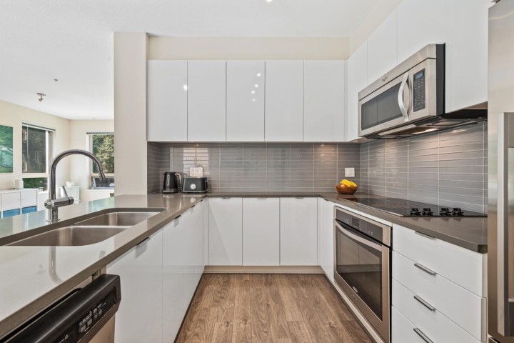 Photo 8 at 206 - 2665 Mountain Highway, Lynn Valley, North Vancouver