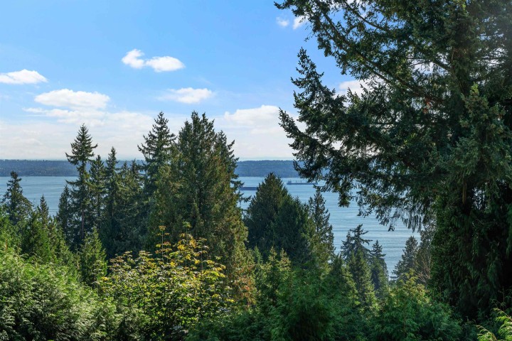 Photo 10 at 2235 Chairlift Road, Chelsea Park, West Vancouver