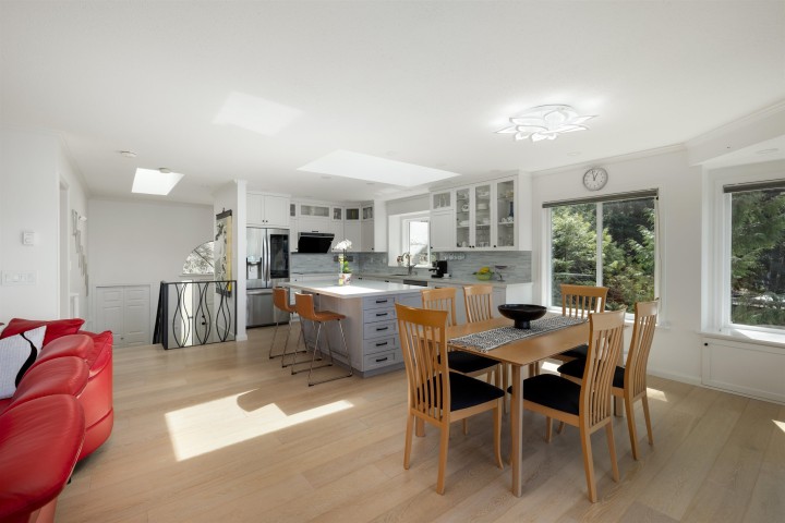 Photo 2 at 250 Kelvin Grove Way, Lions Bay, West Vancouver