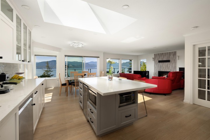 Photo 3 at 250 Kelvin Grove Way, Lions Bay, West Vancouver