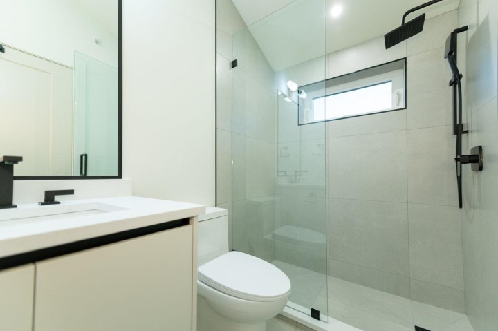 Photo 6 at 2 - 773 E 61st Avenue, South Vancouver, Vancouver East