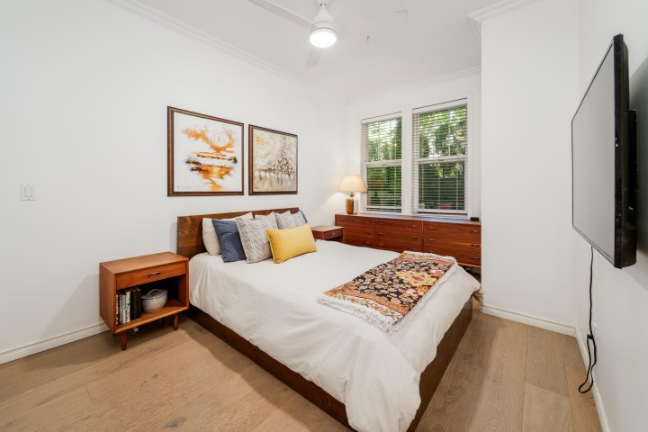 Photo 10 at 966 W 16th Avenue, Cambie, Vancouver West