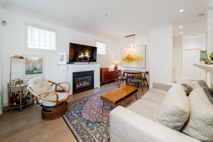 Photo 4 at 966 W 16th Avenue, Cambie, Vancouver West