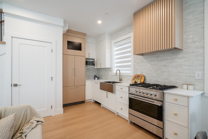 Photo 12 at 2103 E 33rd Avenue, Victoria VE, Vancouver East