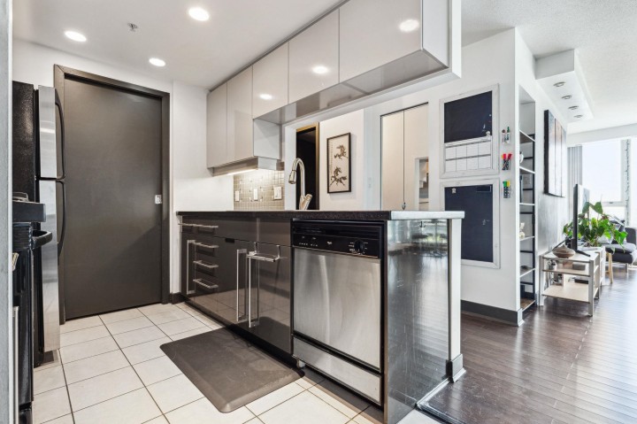 Photo 10 at 2201 - 1408 Strathmore Mews, Yaletown, Vancouver West