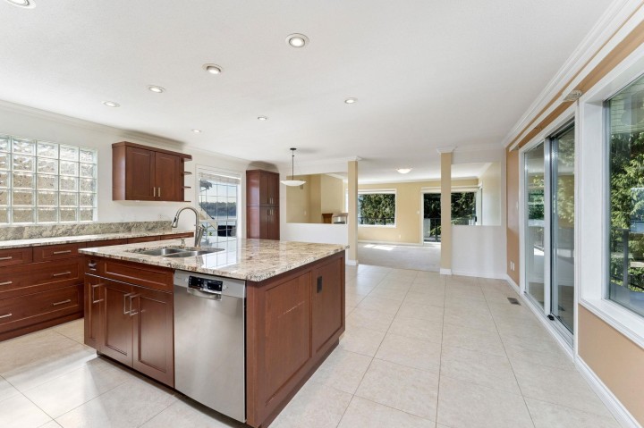 Photo 7 at 3908 Blantyre Place, Roche Point, North Vancouver