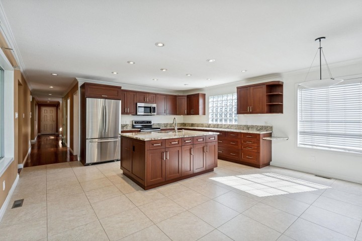 Photo 9 at 3908 Blantyre Place, Roche Point, North Vancouver