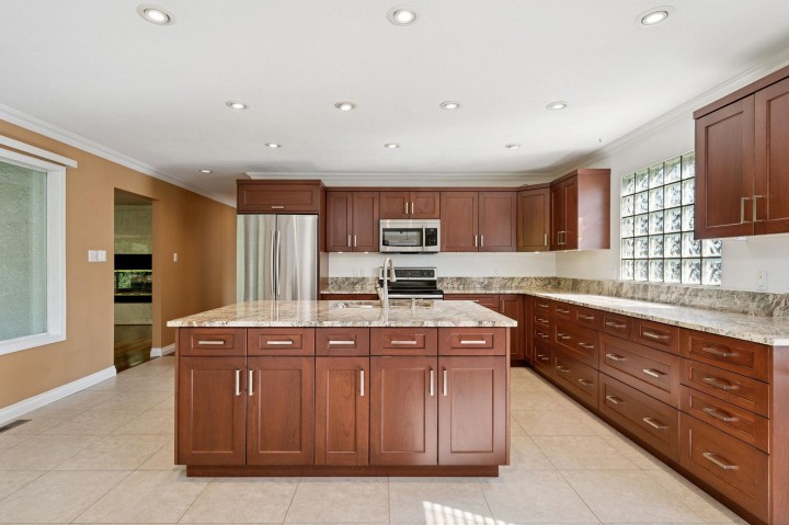 Photo 10 at 3908 Blantyre Place, Roche Point, North Vancouver