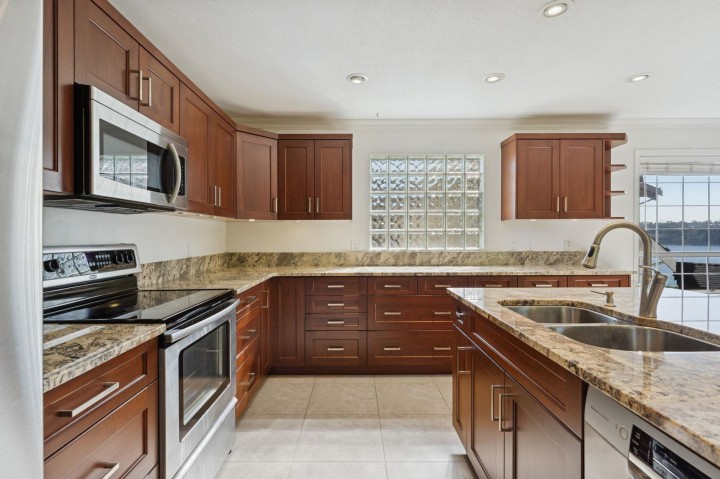 Photo 11 at 3908 Blantyre Place, Roche Point, North Vancouver