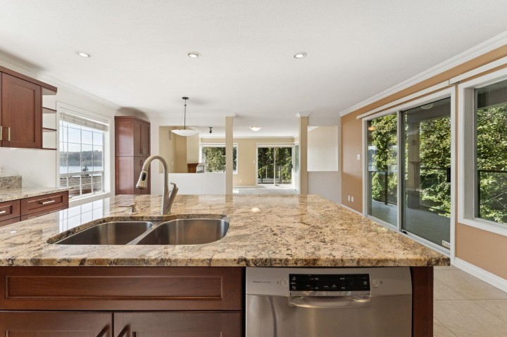 Photo 8 at 3908 Blantyre Place, Roche Point, North Vancouver