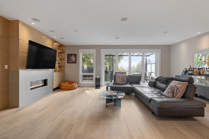 Photo 3 at 1033 Prospect Avenue, Canyon Heights NV, North Vancouver