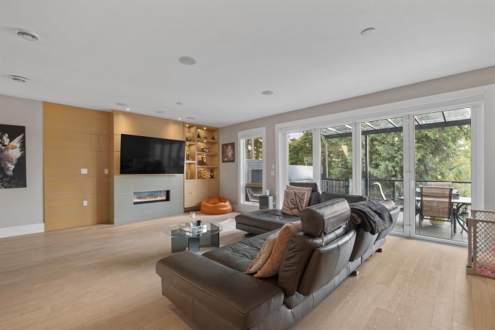 Photo 4 at 1033 Prospect Avenue, Canyon Heights NV, North Vancouver