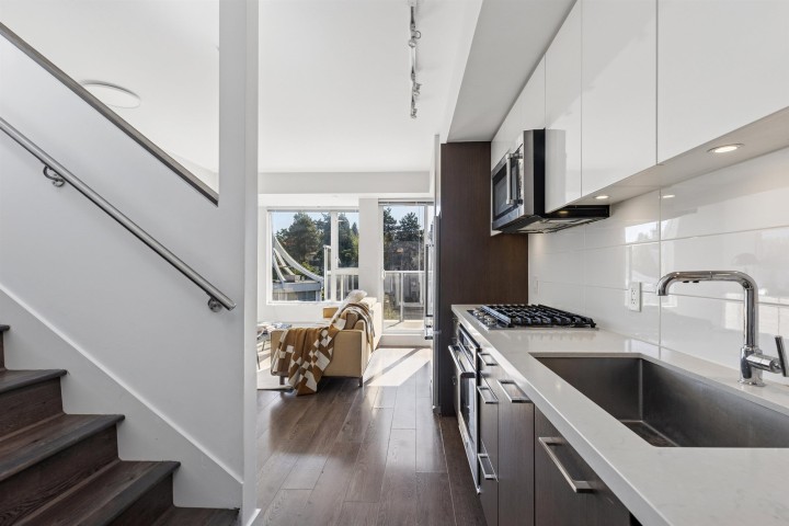 Photo 11 at 605 - 417 Great Northern Way, Strathcona, Vancouver East