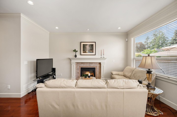 Photo 10 at 336 E 12th Street, Central Lonsdale, North Vancouver