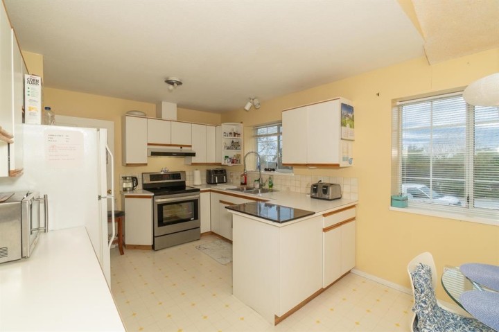 Photo 6 at 100 E Kensington Road, Upper Lonsdale, North Vancouver