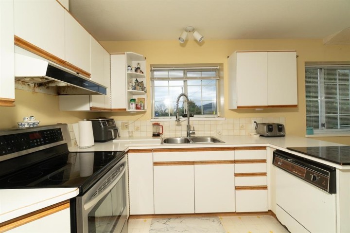 Photo 12 at 100 E Kensington Road, Upper Lonsdale, North Vancouver